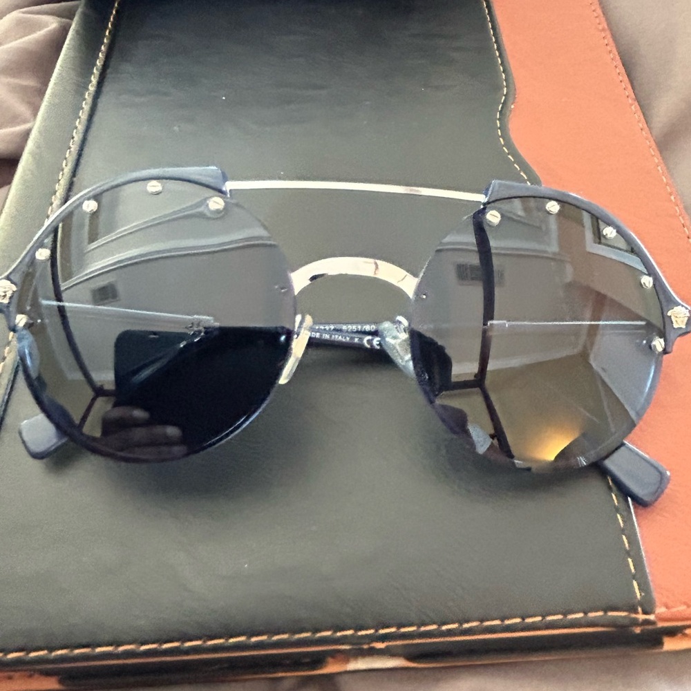 Versace Blue Aviator Sunglasses EUC Inclusive W/COA..No Scratches on the lenses.